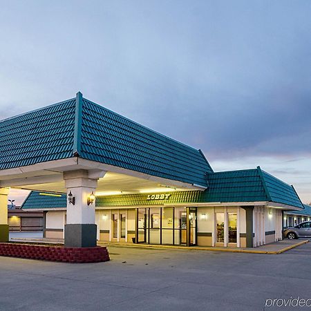 Econo Lodge Mcpherson Exterior foto