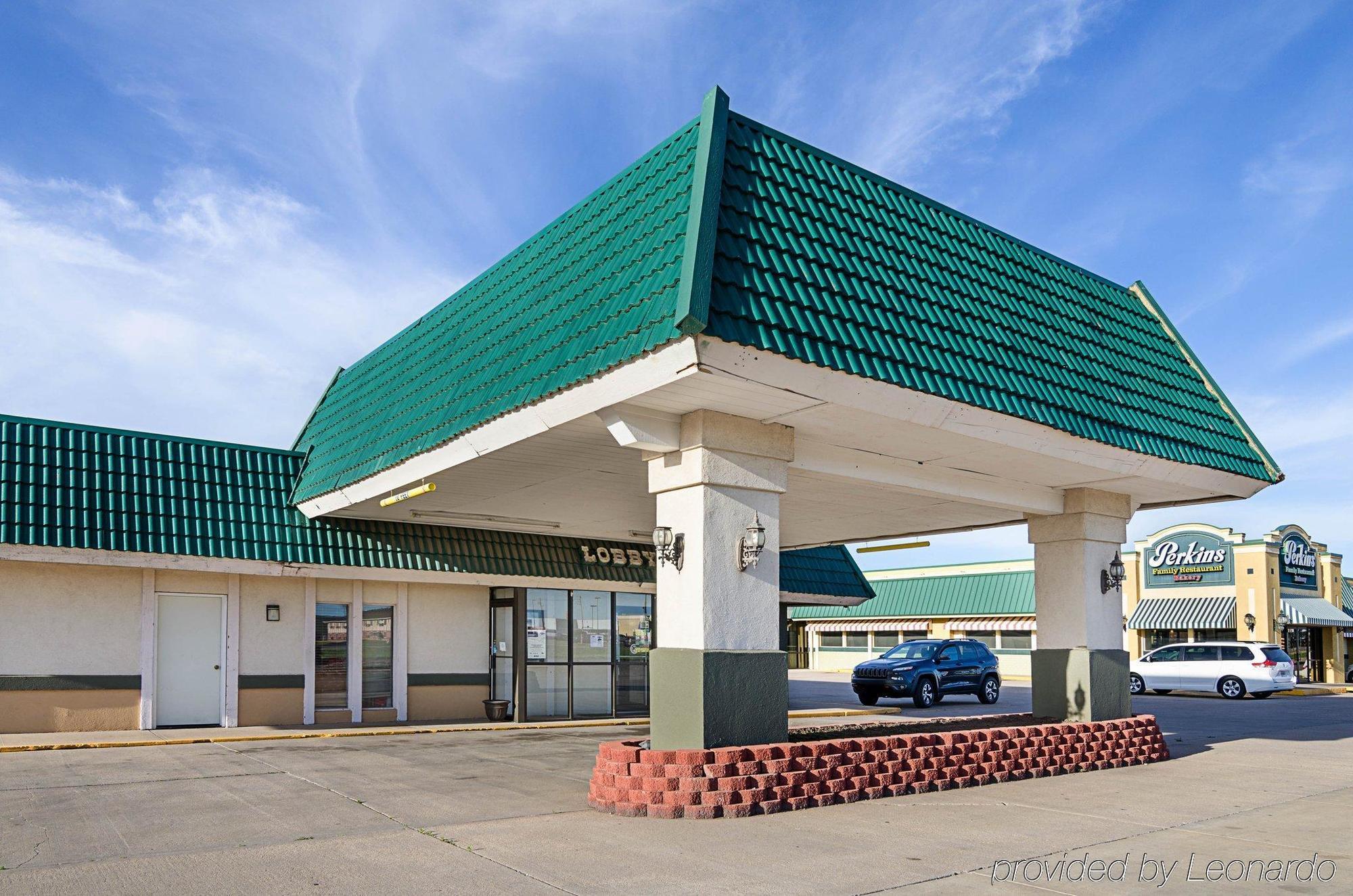 Econo Lodge Mcpherson Exterior foto