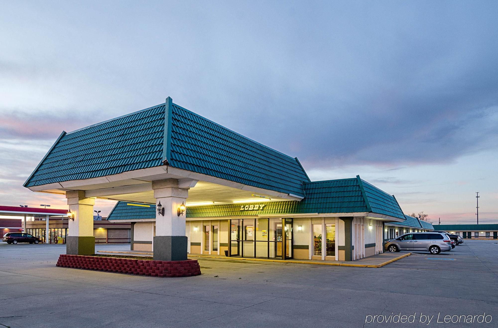 Econo Lodge Mcpherson Exterior foto