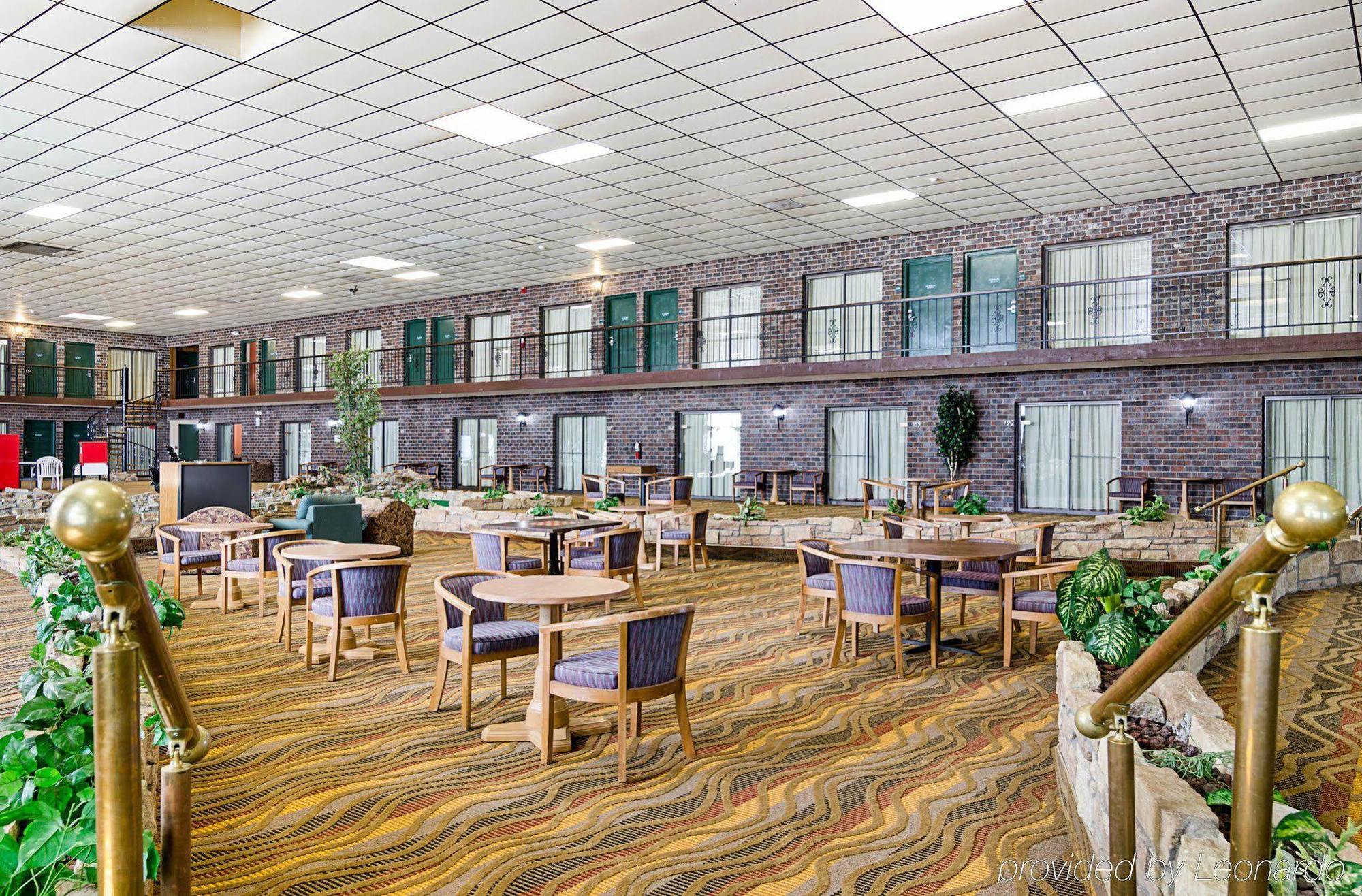 Econo Lodge Mcpherson Exterior foto