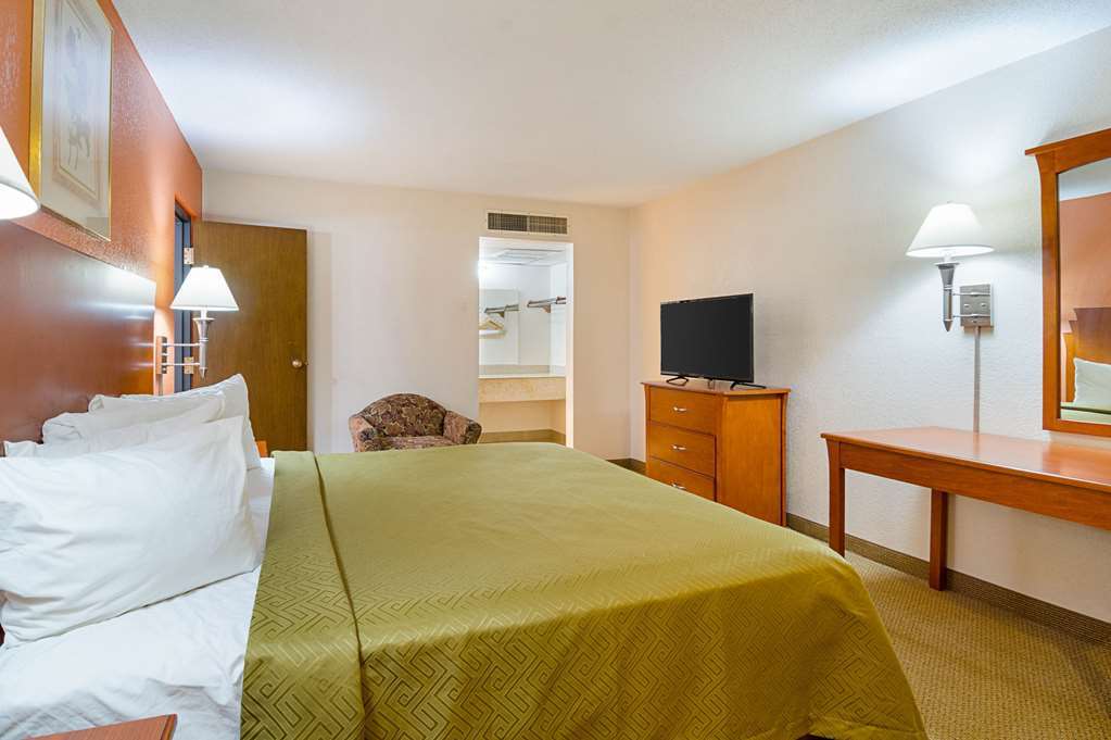 Econo Lodge Mcpherson Zimmer foto